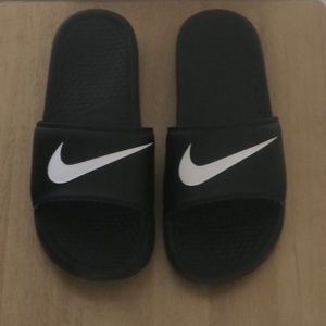 NIKE Benassi JDI Slide/Sz 9/Black/Great Condition